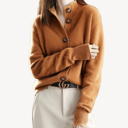 Stickad kofta med knappar i mjukt material | Edurano - Edurano